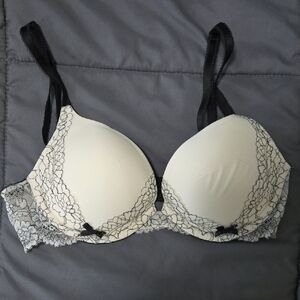 Victoria's Secret Dream Angels Push Up White and Black Lace Bra